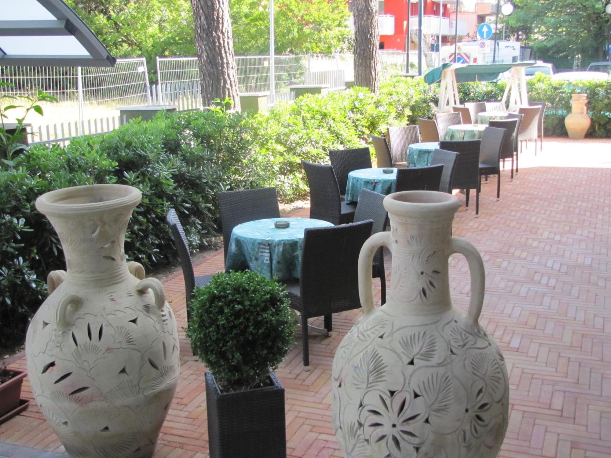 Hotel Etna - Nuova Gestione Romagnola All-Inclusive Spiaggia Parcheggio Riccione Extérieur photo