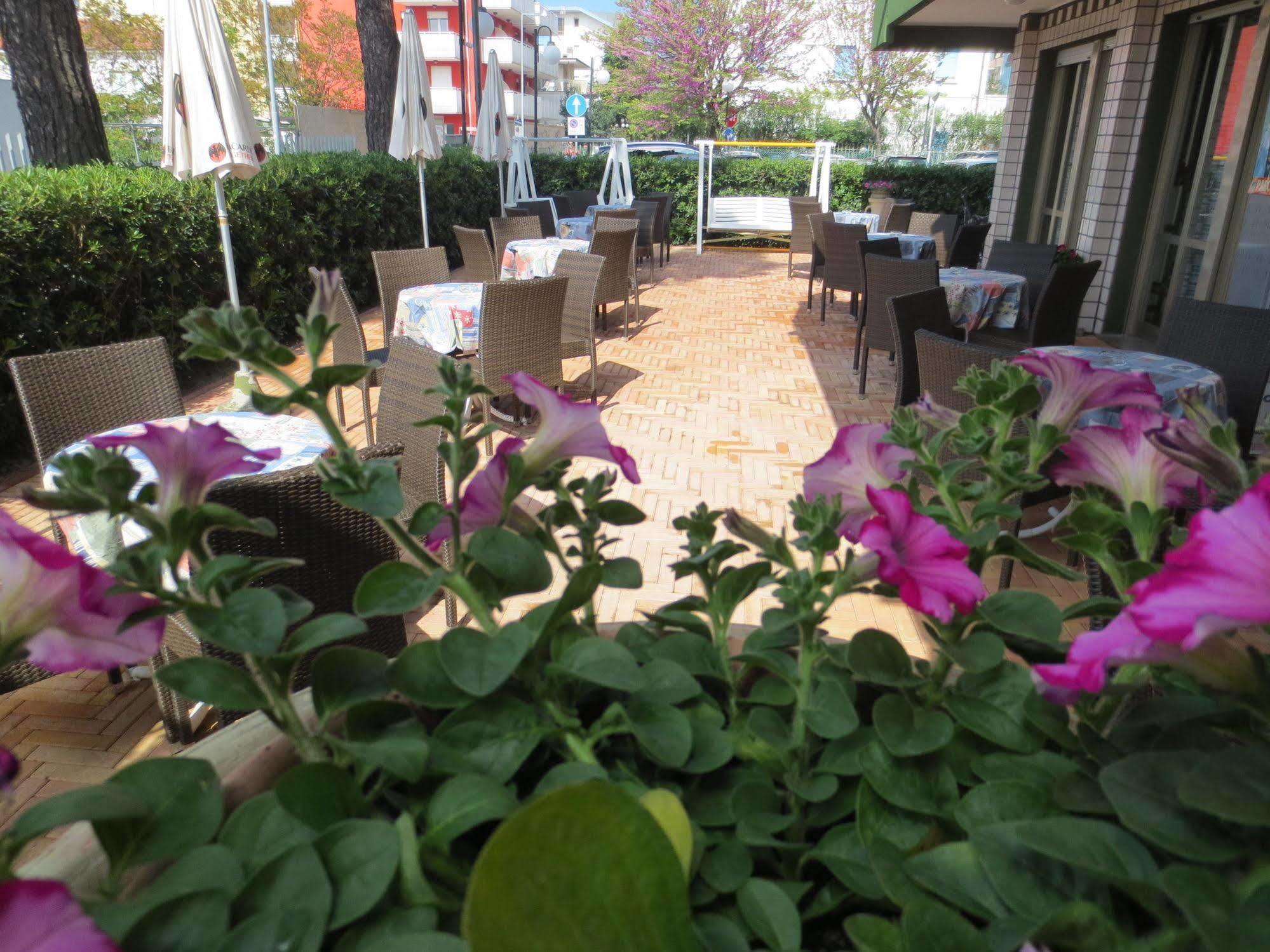 Hotel Etna - Nuova Gestione Romagnola All-Inclusive Spiaggia Parcheggio Riccione Extérieur photo
