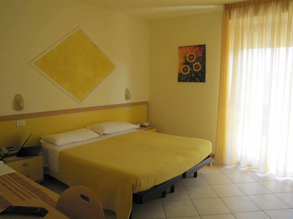 Hotel Etna - Nuova Gestione Romagnola All-Inclusive Spiaggia Parcheggio Riccione Extérieur photo